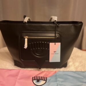 Kabelka CHIARA FERRAGNI- Range F Eyelike packet Black na rameno
