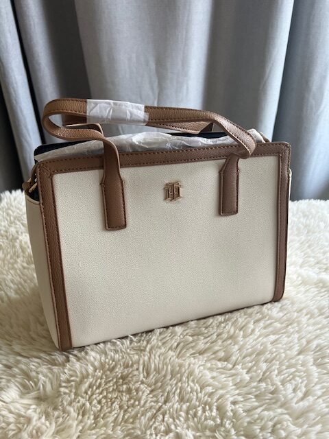 Dámska kabelka Tommy Hilfiger kinley white brown