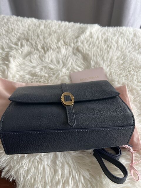 Dámska crossbody kabelka Coccinelle kožená Dorian blue – Obrázok 4